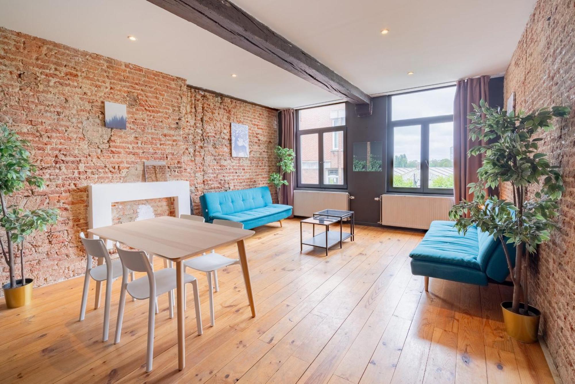 Charming Two-Bedroom River Side Apartment Антверпен Экстерьер фото